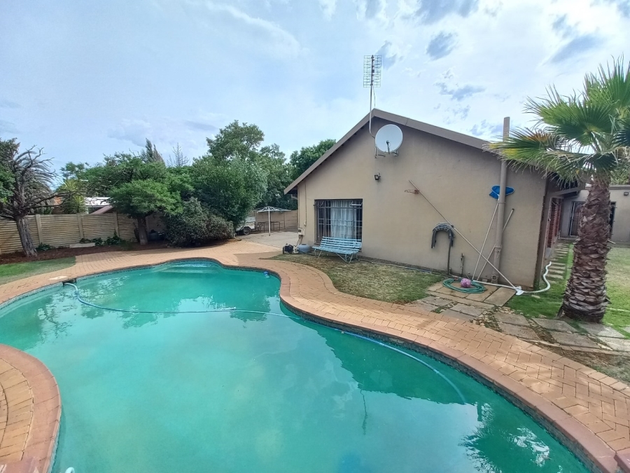 4 Bedroom Property for Sale in Universitas Free State